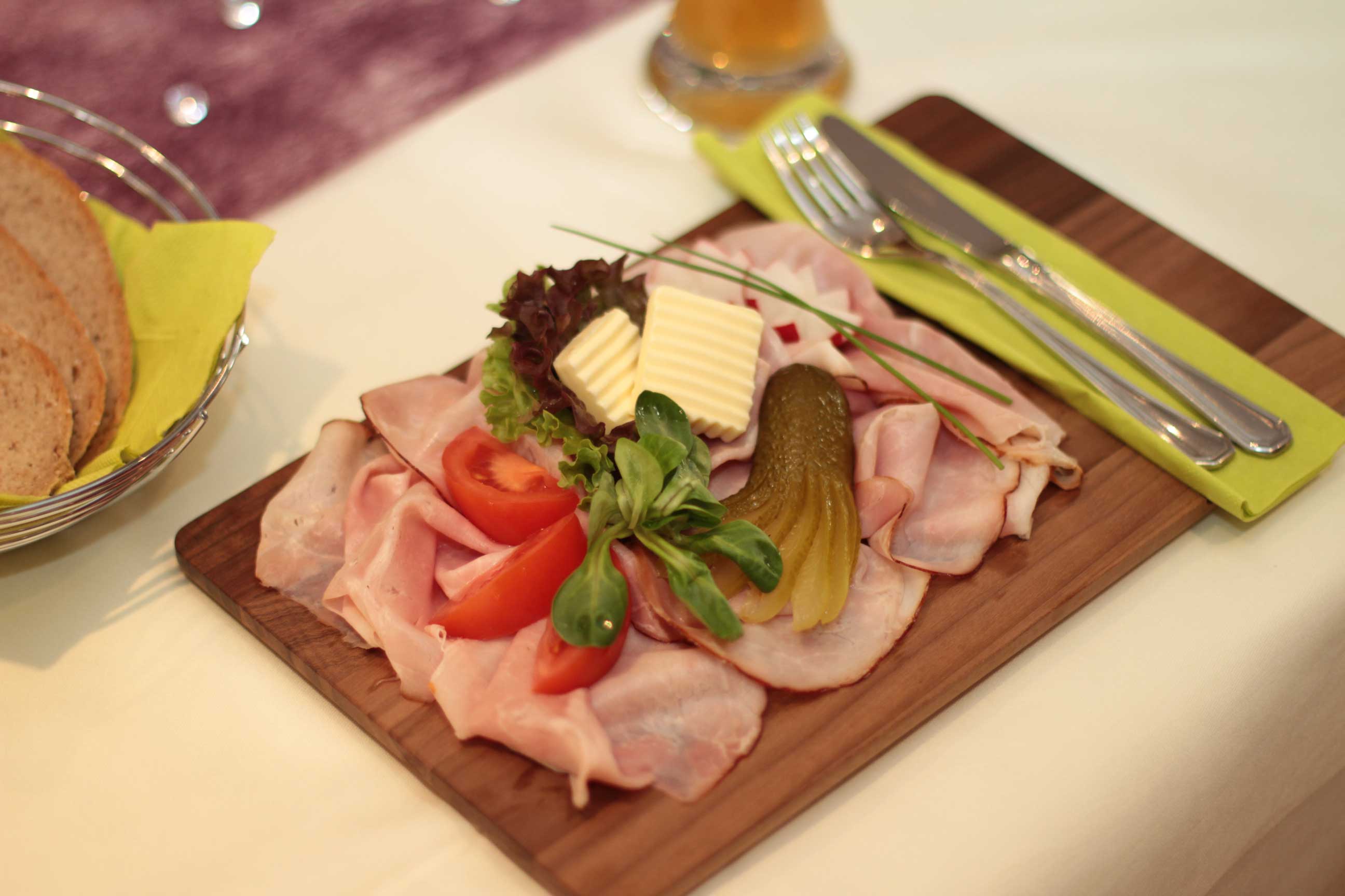 Restaurant und Biergarten im Hotel Drei Lilien in Vohenstrauß Restaurant und Biergarten im Hotel Drei Lilien in Vohenstrauß