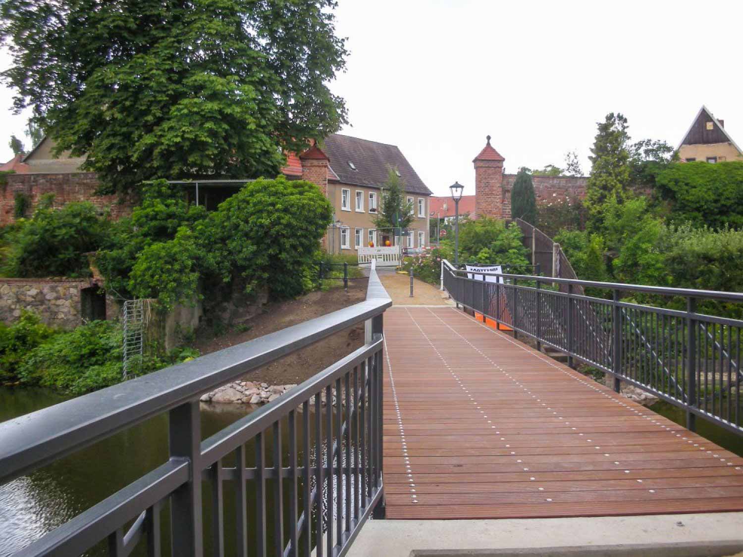 Fußgängerbrücken von Henschel Stahlbau GmbH & Co. KG