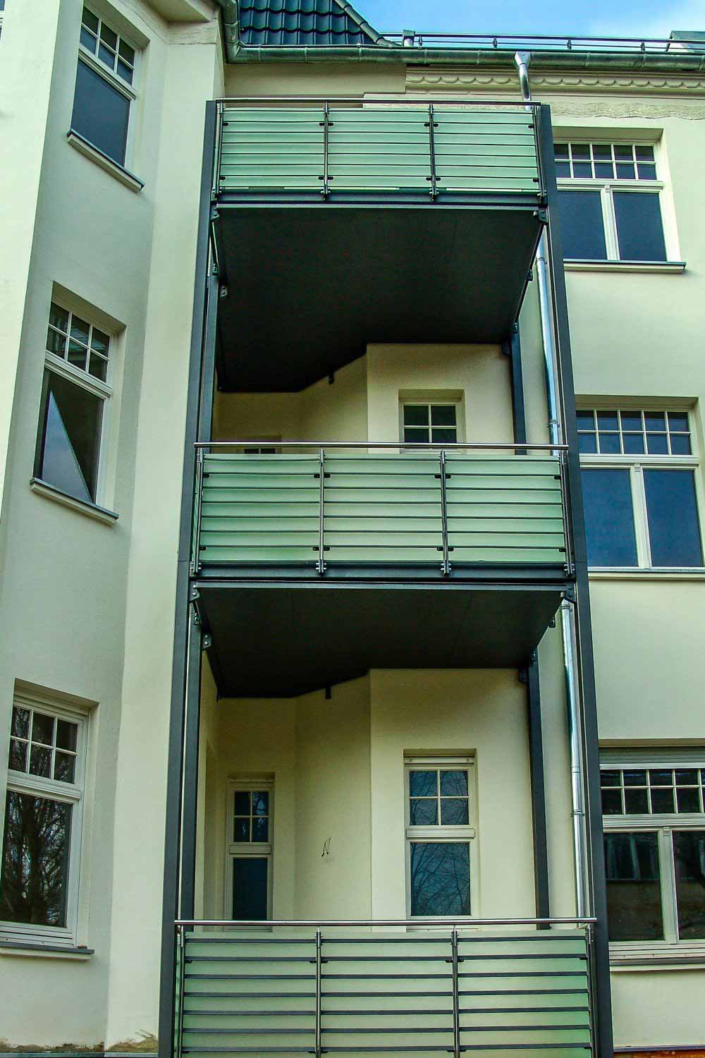 Geländer von Henschel Stahlbau GmbH & Co. KG