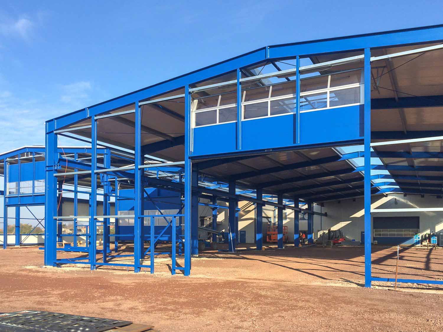 Hallenbau von Henschel Stahlbau GmbH & Co. KG