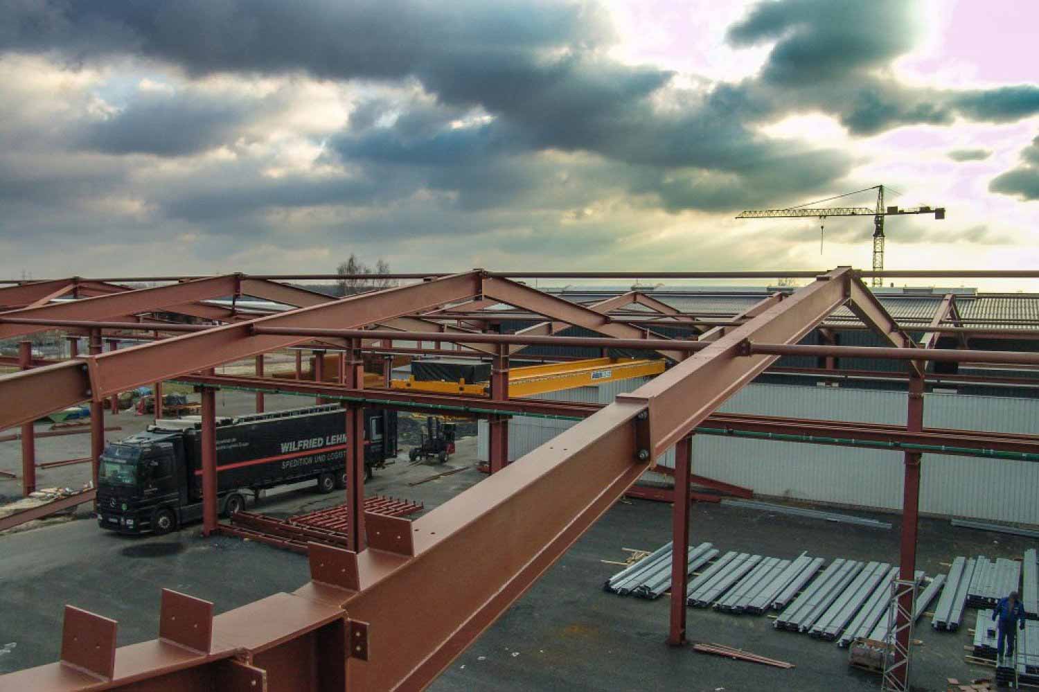 Hallenbau von Henschel Stahlbau GmbH & Co. KG