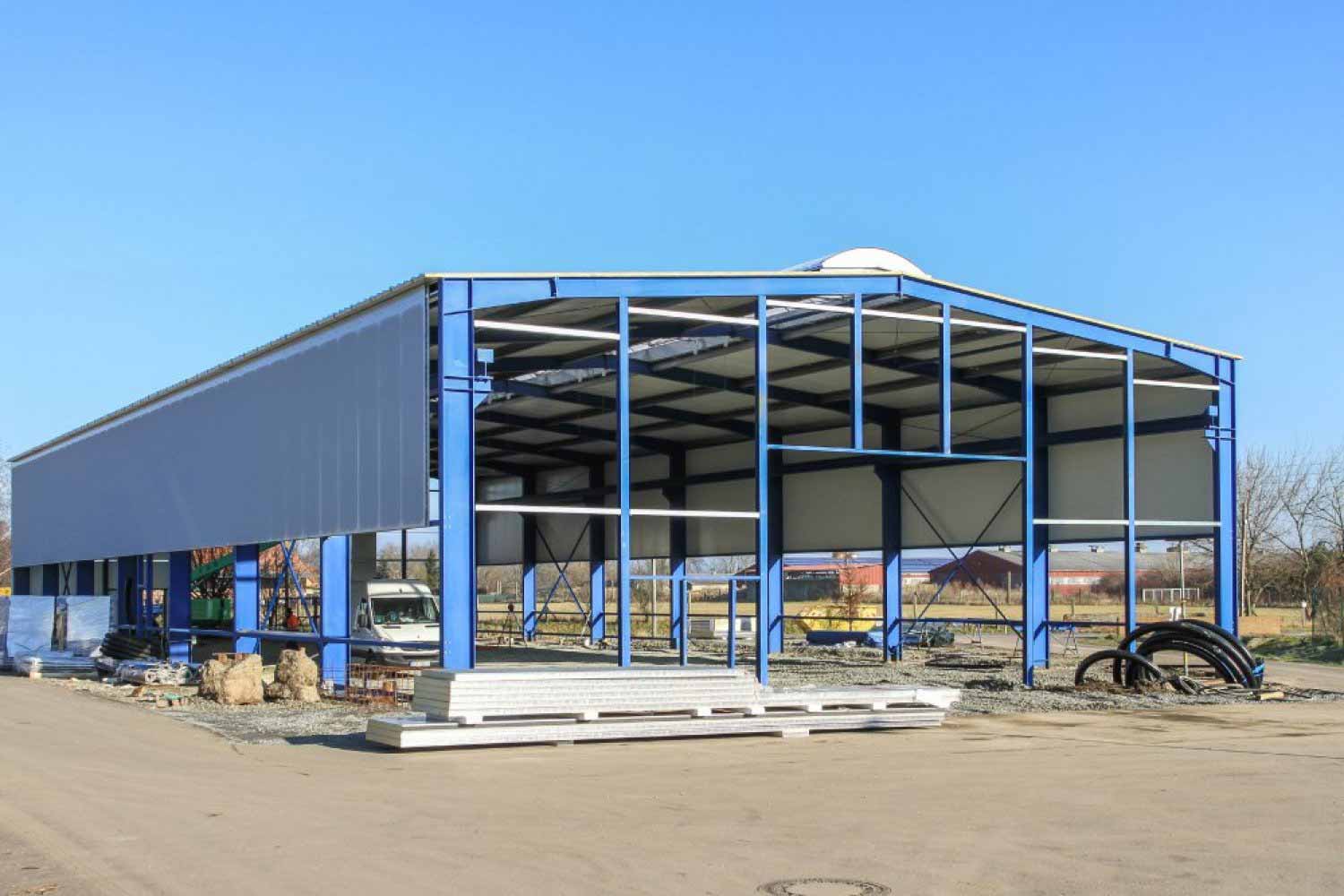 Hallenbau von Henschel Stahlbau GmbH & Co. KG