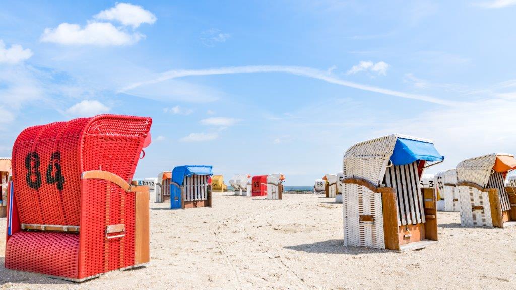 Sommerliche Ambiente am Strand von Schillig oder Hooksiel. Strandkörbe laden zum träumen und verweilen ein. Hotel Leuchtfeuer Horumersiel
Nordseeküste Hotel am Meer
Urlaub für Paare an der Nordsee
Nordseeurlaub Horumersiel
Wellnesshotel an der Nordsee für Paare
Urlaub Nordseeküste allein
Hotel Nordseeküste Horumersiel
Nachhaltiger Urlaub Nordsee
Erholung für Alleinreisende an der Nordsee
Wangerland Hotel Leuchtfeuer
Romantisches Wochenende Nordseeküste
Entspannung und Wellness Horumersiel
Auszeit an der Nordsee für Paare
Spa Hotel Horumersiel
Wellness Wochenende Nordsee für Zwei
