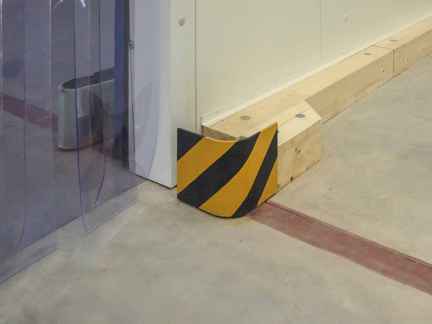 Rammschutz von Henschel Stahlbau GmbH & Co. KG