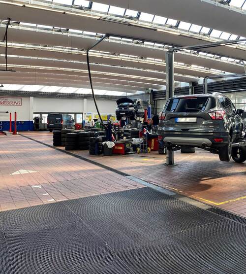 Über Gummi-Mayer Car Service in Landau