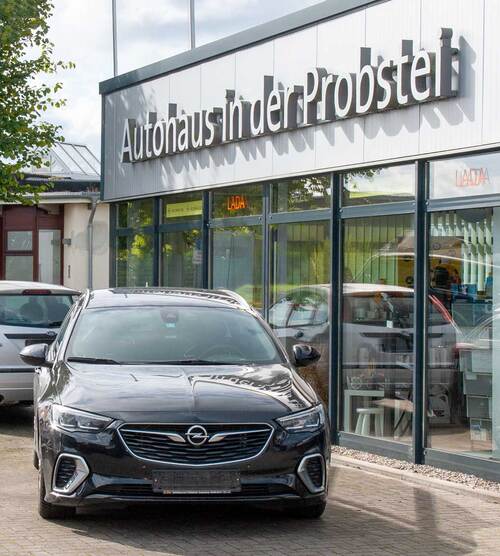 Au&szlig;enansicht Autohaus Lau in der Probstei in Sch&ouml;nberg