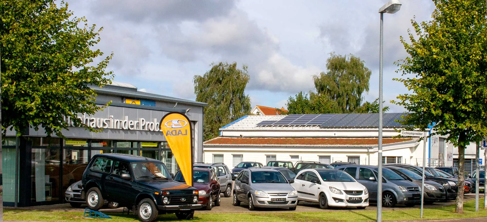 Au&szlig;enansicht Autohaus Lau in der Probstei in Sch&ouml;nberg