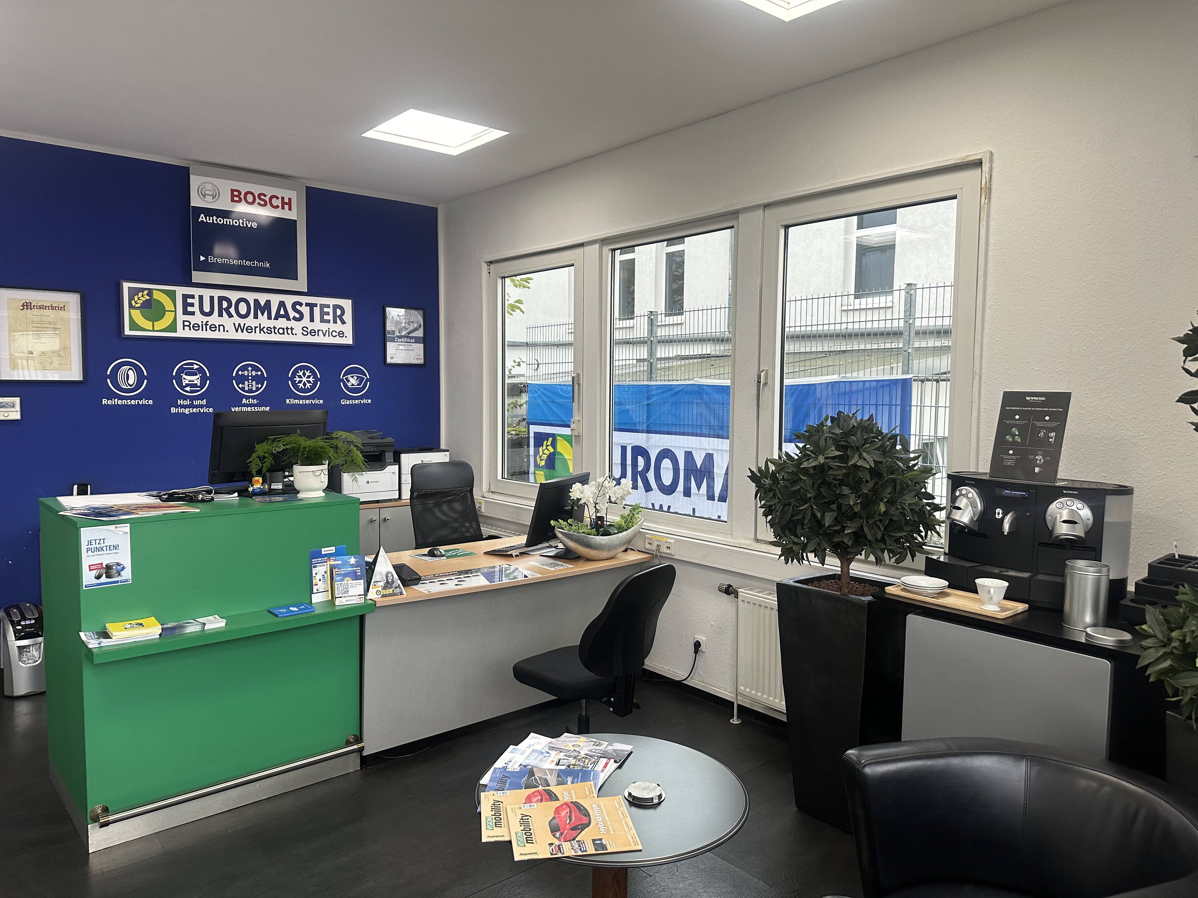 Kundenservice-Empfnag KFZ Meisterbetrieb Mohallik in Köln