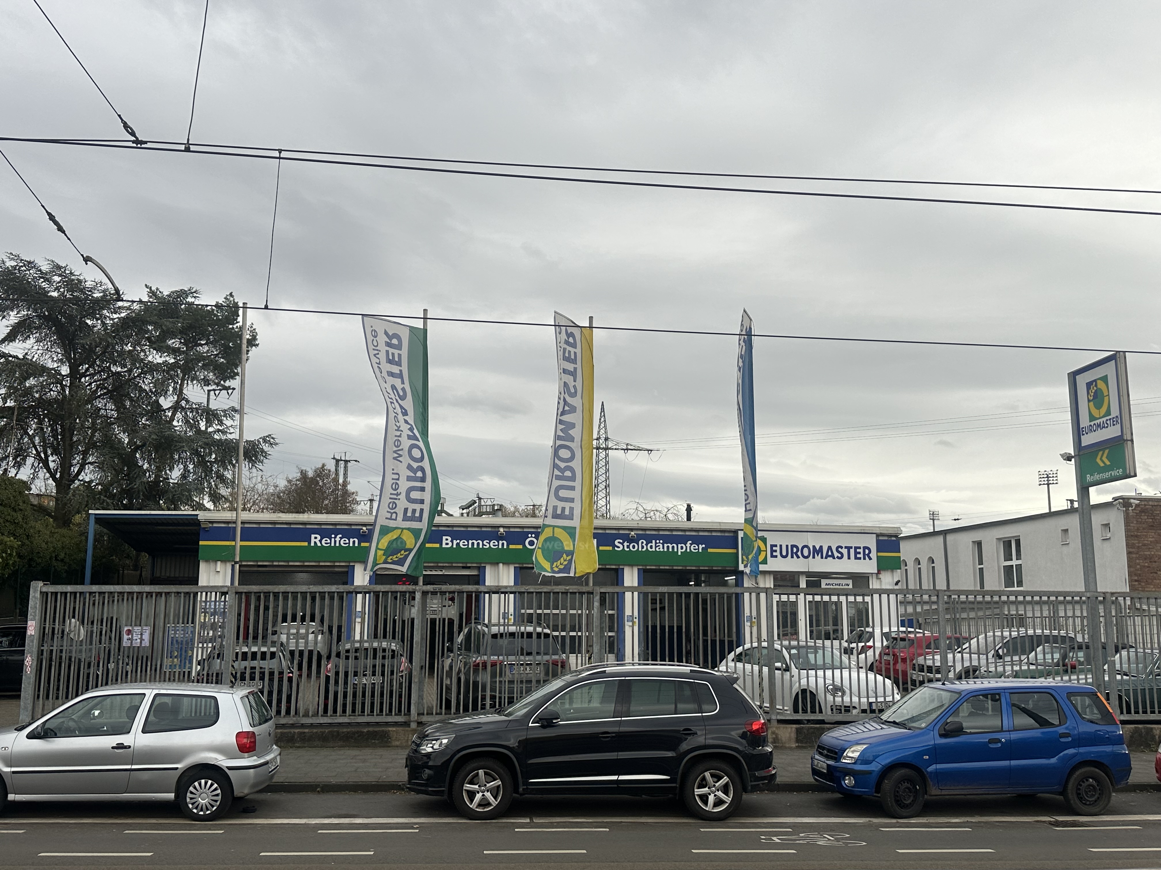 Gebäudeansicht KFZ Meisterbetrieb Mohallik in Köln-Zollstock